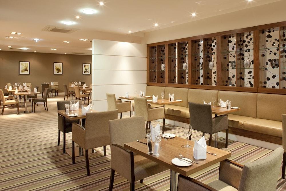 Holiday Inn Stevenage By Ihg Ngoại thất bức ảnh
