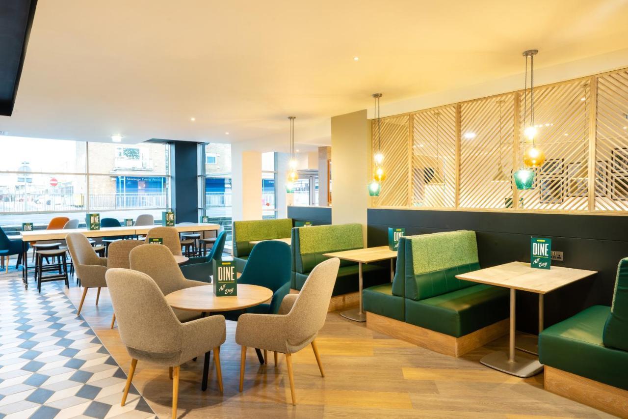Holiday Inn Stevenage By Ihg Ngoại thất bức ảnh