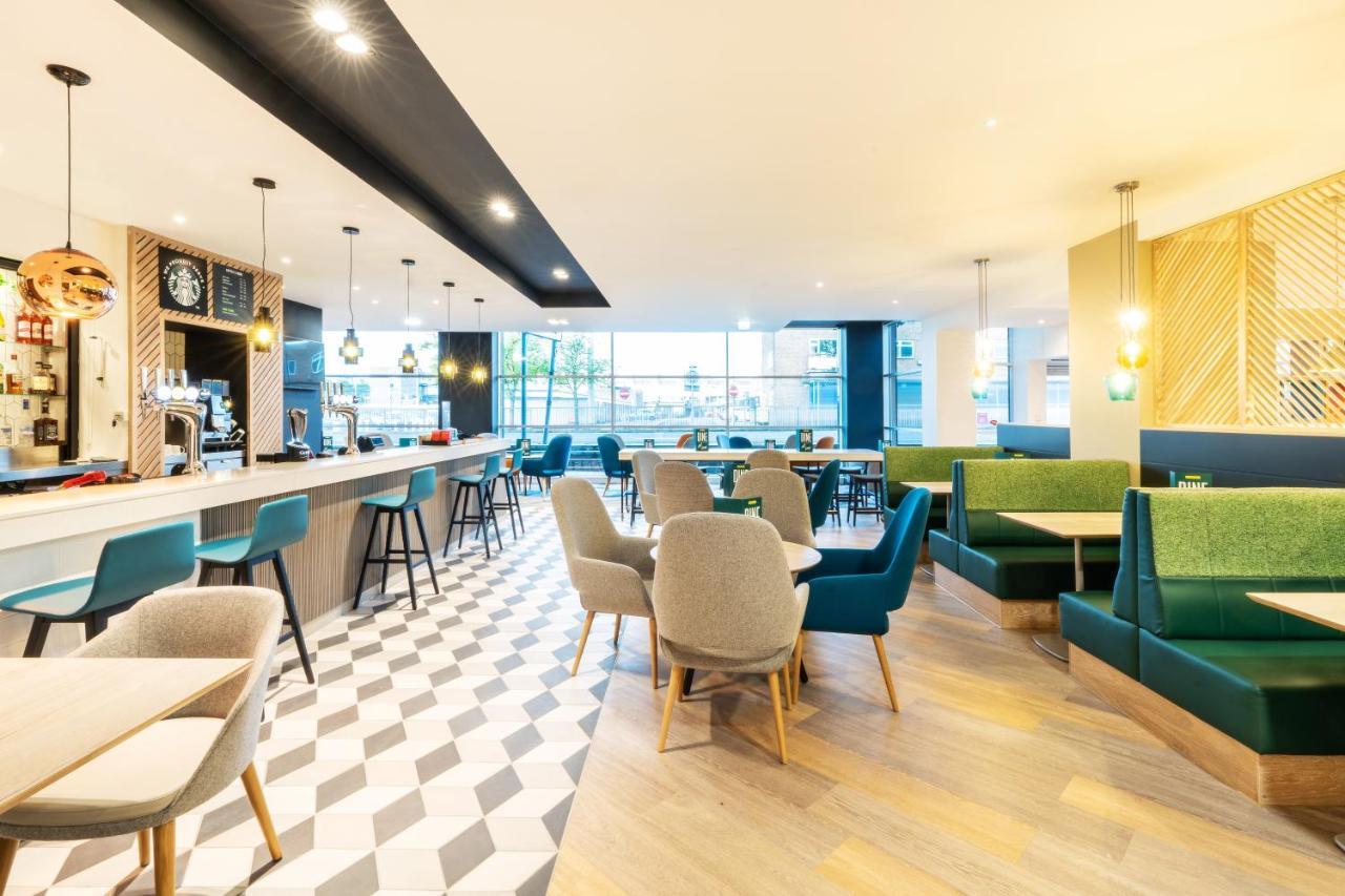 Holiday Inn Stevenage By Ihg Ngoại thất bức ảnh