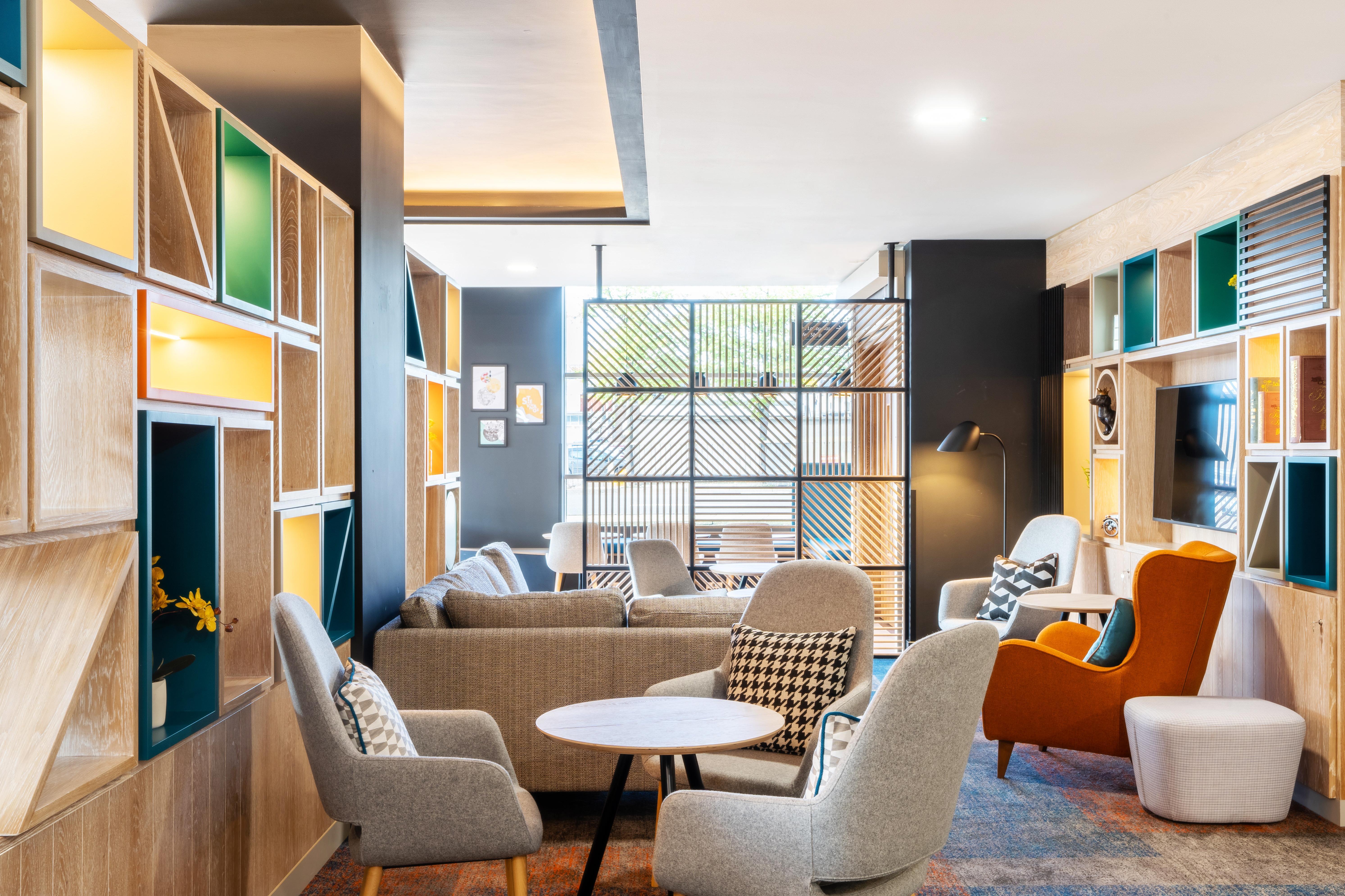 Holiday Inn Stevenage By Ihg Ngoại thất bức ảnh